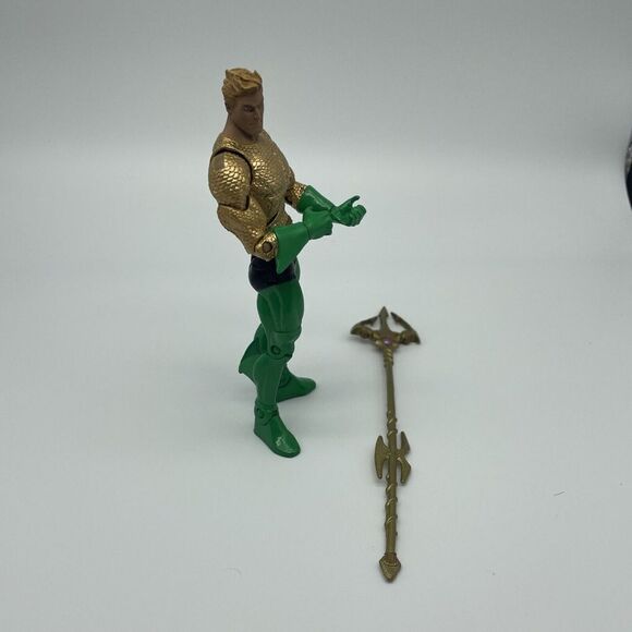 DC UNIVERSE UNDERSEA ASSAULT AQUAMAN‎ W/TRIDENT ACTION FIGURE LOOSE - Picture 3 of 5